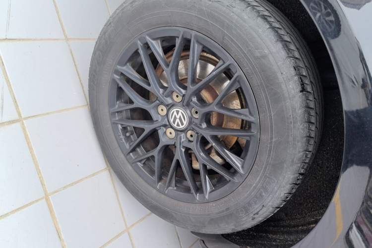 Used Volkswagen Magotan 2015 1.8TSI Advanced Model Right Rear Wheel Hub