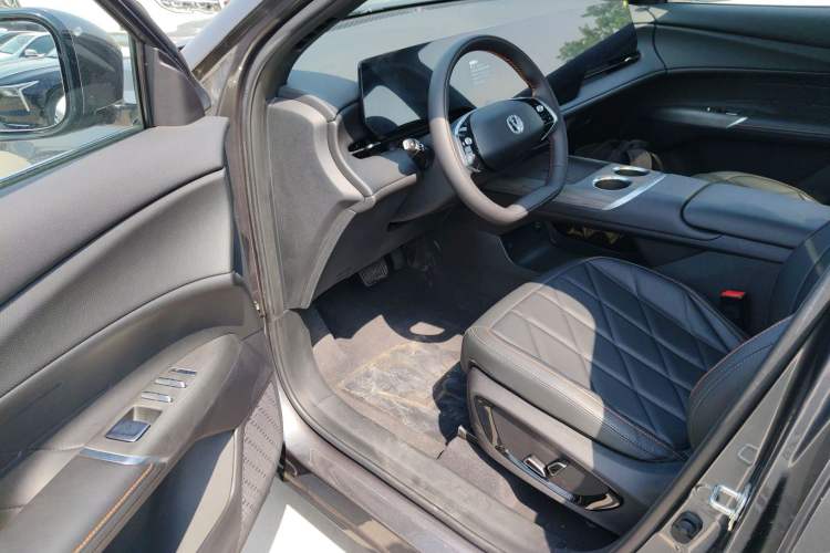 Used CHANGAN CS75 PLUS 2025 4th Generation UItra 2.0T New Blue Whale – Smart & Powerful Version