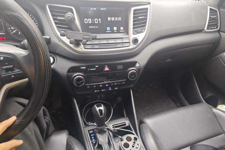 Used Hyundai Tucson 2015 1.6T Dual-Clutch Two-Wheel-Drive Smart Model
