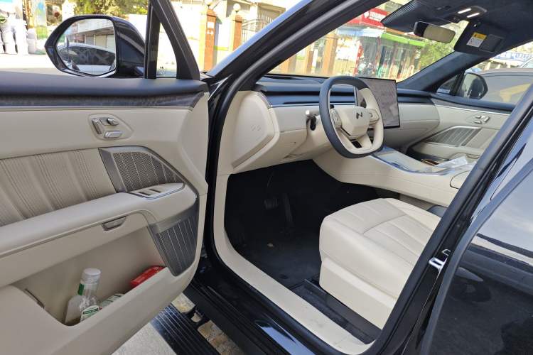 Used ONVO Luxeed L90 2025 Model—Max Seven-Seater Version
