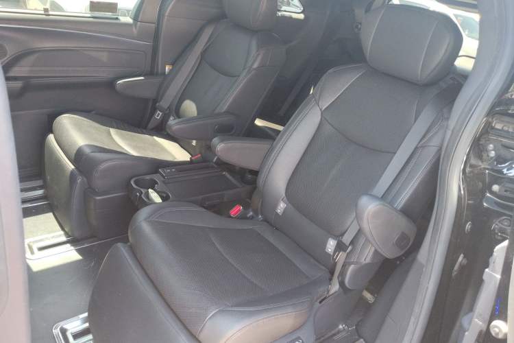 Used Toyota SIENNA 2021 2.5L Hybrid Premium Edition
