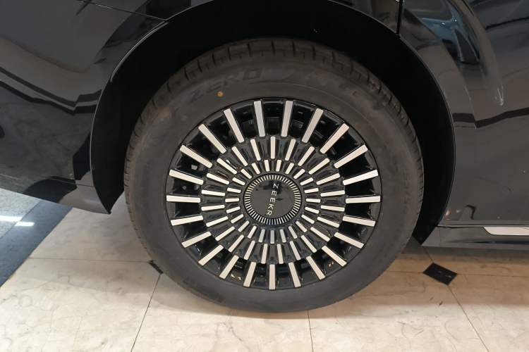 Used Zeekr 009 2024 7-Seater Aisle Version 108 kWh