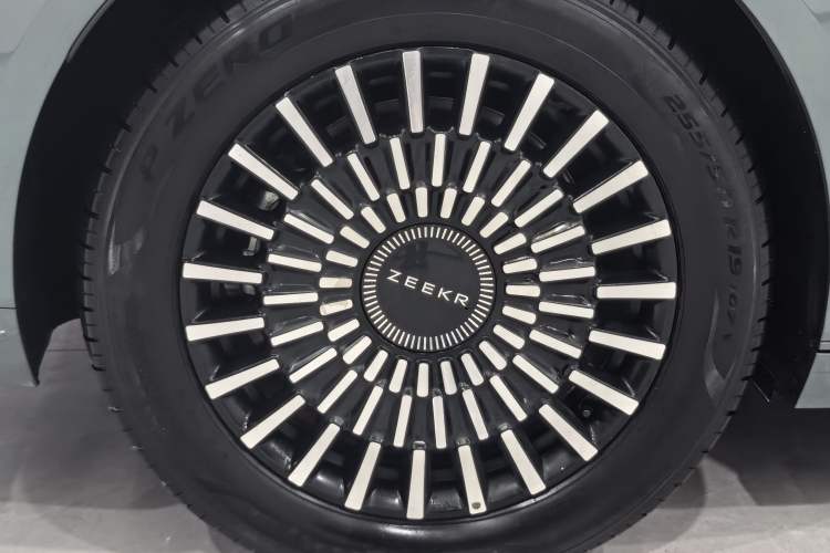 Used Zeekr 009 2024 Six-Seat Executive Version 4WD 108 kWh
