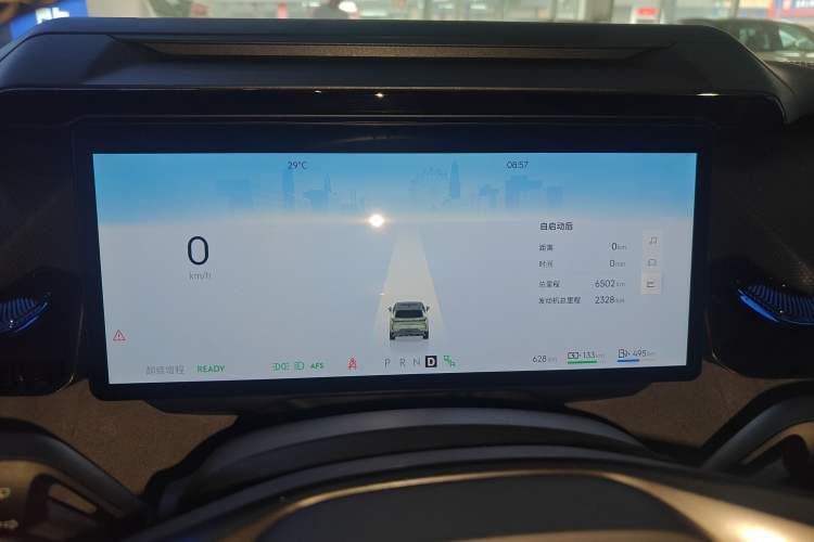 Used Lynk & Co 08 EM-P 2025 220 km All-Wheel-Drive Performance Halo Instrument Cluster