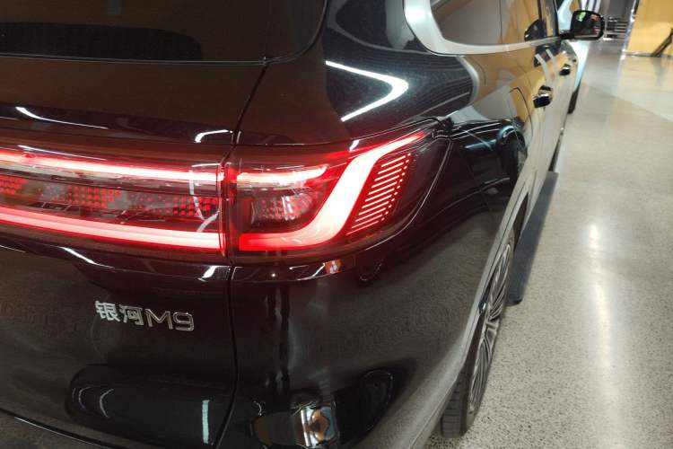 Used Geely Galaxy M9 2025 Model 210km Four-Wheel-Drive Leading Edition
