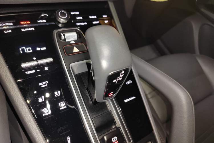 Used Porsche Cayenne E-Hybrid 2022 Cayenne E-Hybrid 2.0T Platinum Edition
