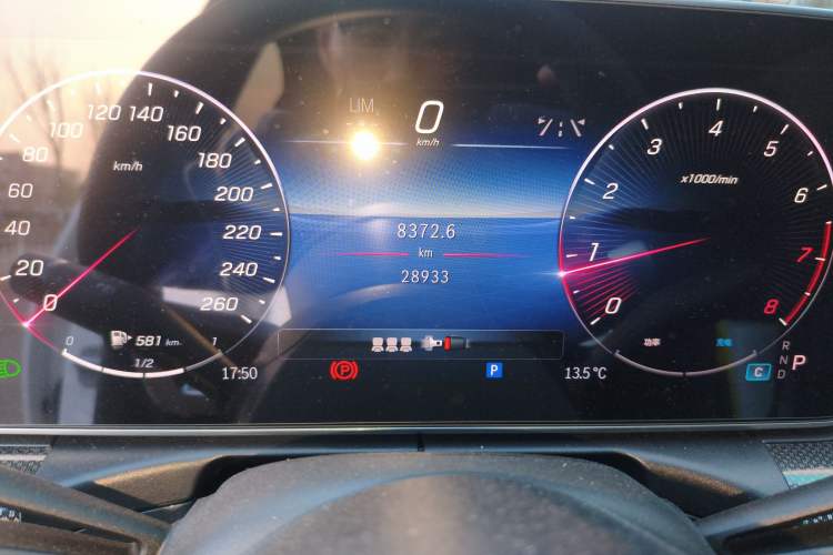 Used Mercedes-Benz C-Class 2024 Facelifted C-Class 260 L Night Edition Sports Version Odometer Close Up