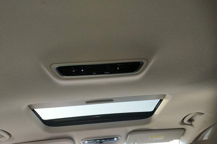 Used SAIC MAXUS G90 2022 2.0T Starry Seven-Seater