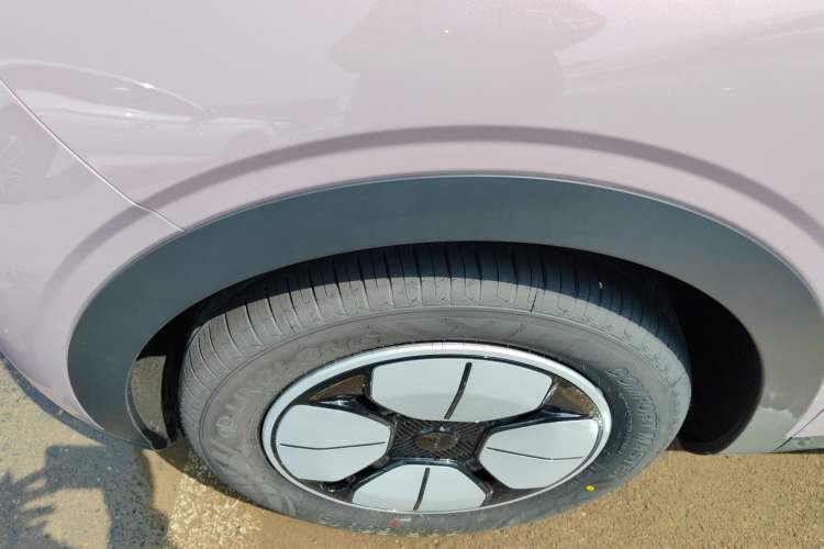 Used Geely Galaxy Geome 2026 Model 310km Youth Edition Left Front Wheel Hub