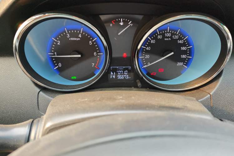 Used Cowin C3 2015 1.5L AMT Gold Diamond Edition Odometer Close Up