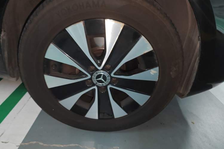 Used Mercedes-Benz Vito 2021 2.0T Business Version 7 Seats Right Front Wheel Hub