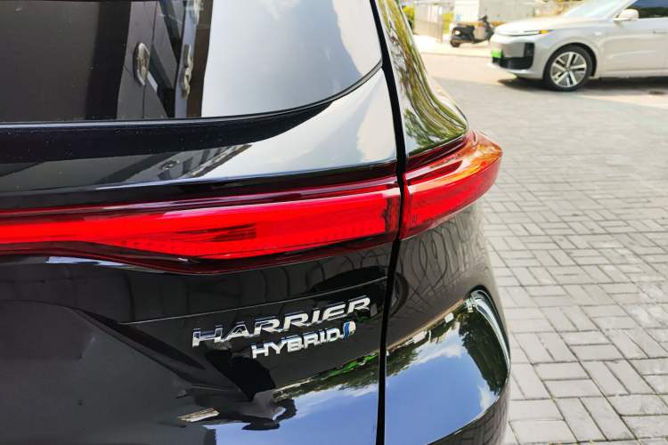 Used Toyota Harrier 2023 Dual-Engine 2.5L CVT Two-Wheel Drive Luxury Edition
