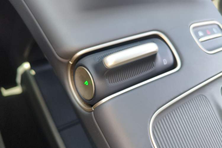 Used Nio ES8 2023 75 kWh Gear Lever