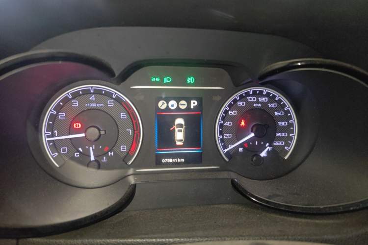 Used Dongfeng Aeolus AX7 2016 2.0L Automatic Zhiyi Trim