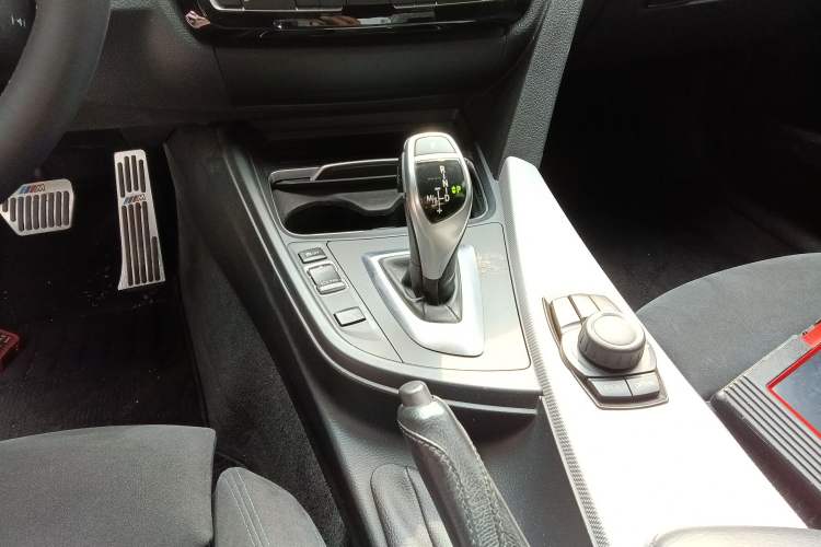 Used BMW 3 Series 2017 320i M Sport Gear Lever