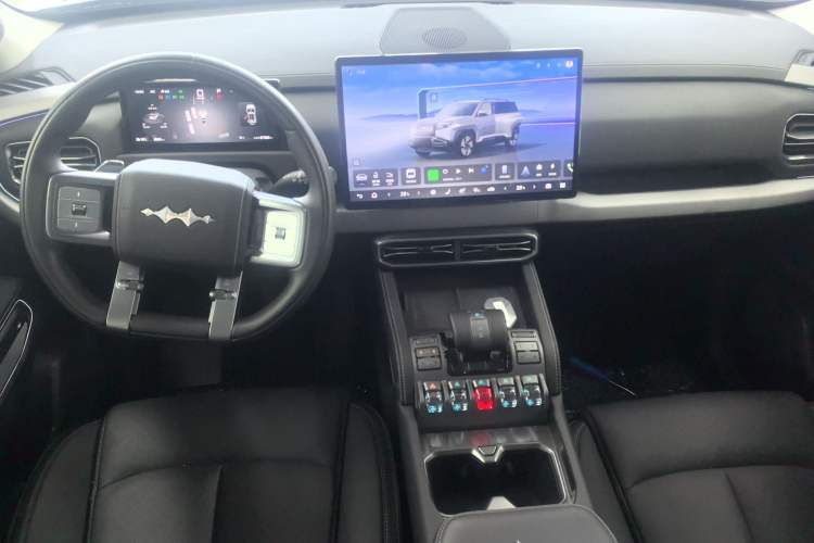 Used Formula Leopard Titanium 3 2025 501KM All-Wheel Drive Intelligent Driving Ultra Version Interior 2