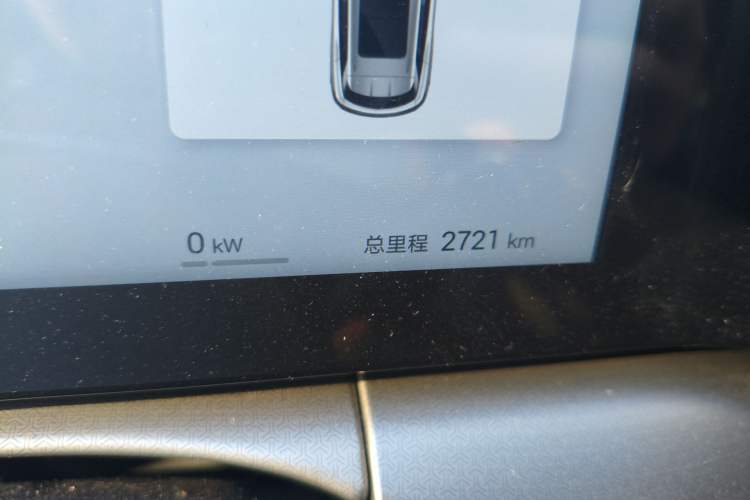 Used BYD Song L DM-i 2025 Intelligent Driving Version 112 km Beyond-Range Type Odometer Close Up