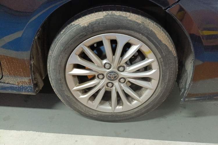 Used Toyota Allion 2022 2.0L Elite Edition Right Front Wheel Hub