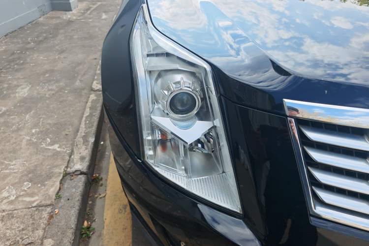 Used Cadillac SRX 2015 3.0L Elite Model Right Front Headlight