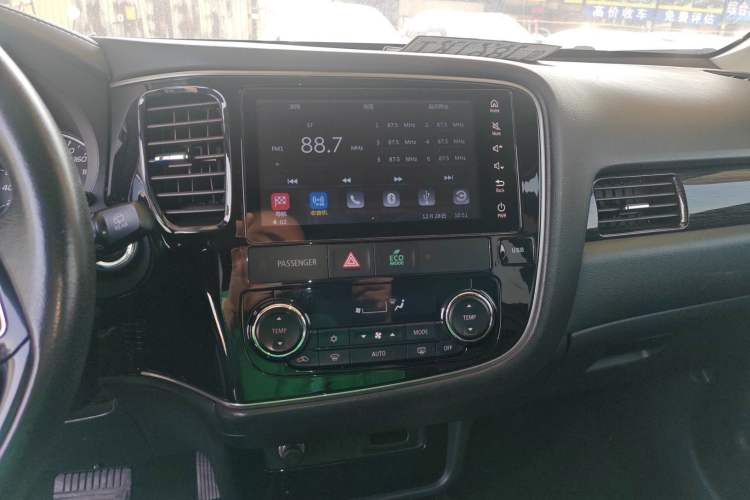 Used Mitsubishi Outlander 2018 2.0L Two-Wheel Drive Glory Edition 5 Seats Audio And AC Panel