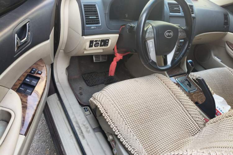 Used BYD G6 2012 1.5TID Automatic Prestige Edition
