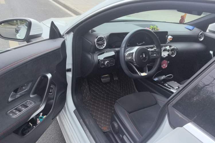 Used Mercedes-Benz CLA 2022-Year Updated CLA 200 Driver Seat