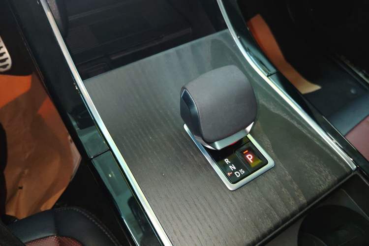 Used Land Rover Range Evoque 2024 Aurora L 249 PS Prestige Light-Chasing Edition
