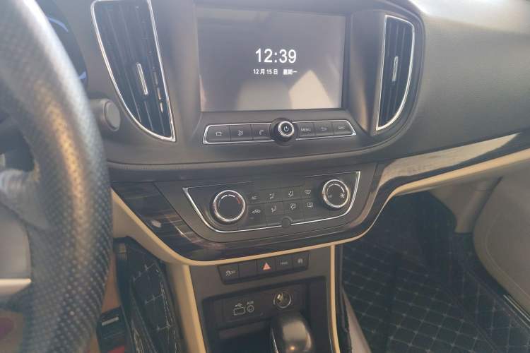 Used Roewe 360 2015 20T TST Deluxe Edition