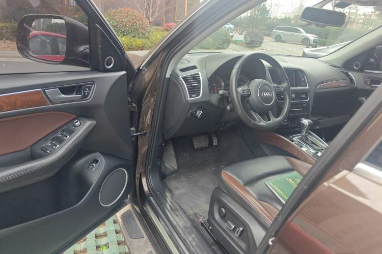 Used Audi Q5 2017 Plus 40 TFSI Comfort Model
