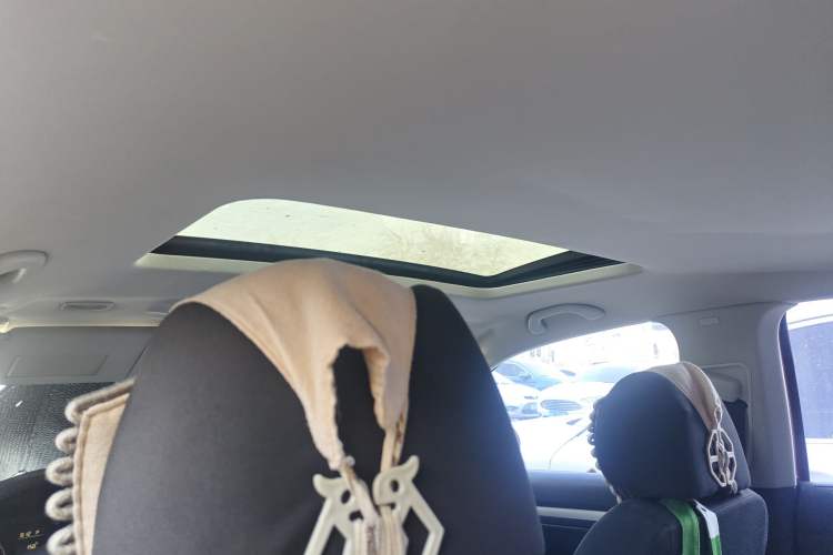 Used Volkswagen Sagitar 2011 1.6L Automatic Comfort Edition Headliner