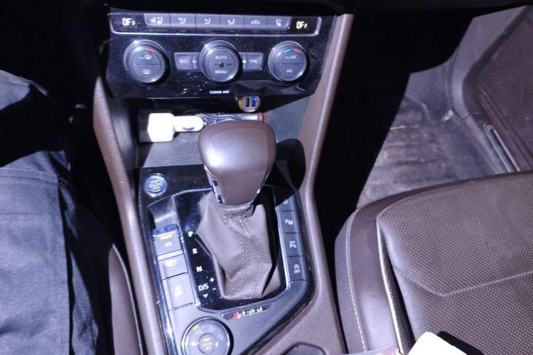 Used Volkswagen Tiguan L 2017 380TSI Automatic All-Wheel Drive Supreme Flagship Edition Gear Lever