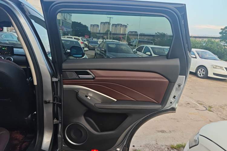 Used Wey VV6 2018 2.0T Two-Wheel-Drive Ultra-Luxury Version China V Standard