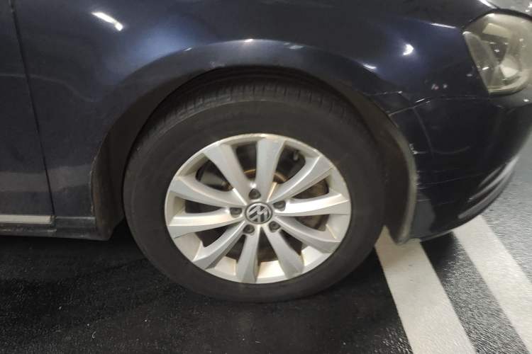 Used Volkswagen Magotan 2012 1.8TSI Luxury Model Right Front Wheel Hub