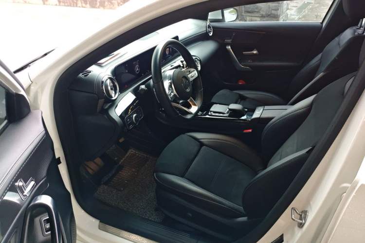 Used Mercedes-Benz A-Class 2022 Revised Version A 200 L Sport Sedan Fashionable Style Driver Seat