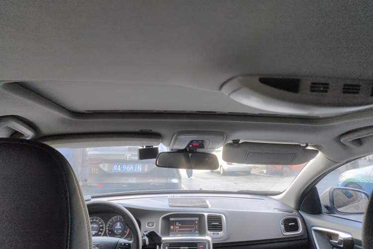 Used Volvo S60 2011 2.0T ZhiShang Version
