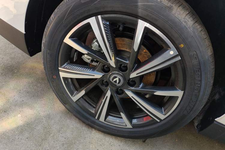 Used CHANGAN Eado 2025 Blue Whale 1.5T 500Bar Prestige Model
