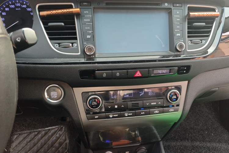 Used Hyundai Mistra 2014 1.8L Automatic Smart GLS Audio And AC Panel