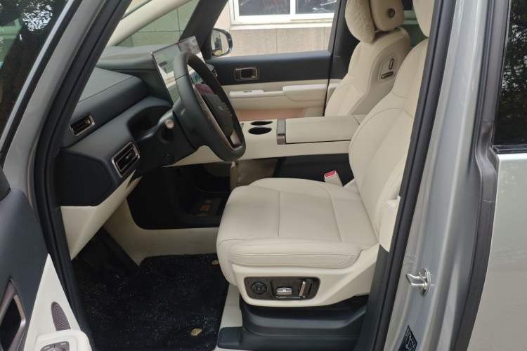 Used Li Auto MEGA 2025 Home Family Special Edition