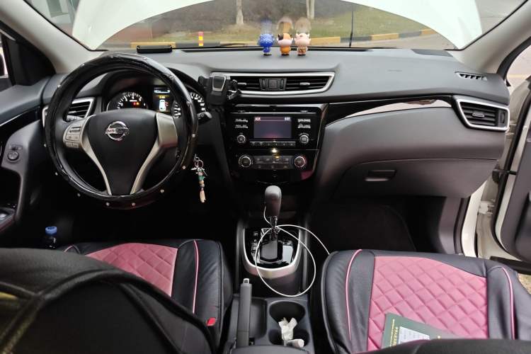 Used Nissan Qashqai 2016 2.0L CVT Elite Edition Center Console