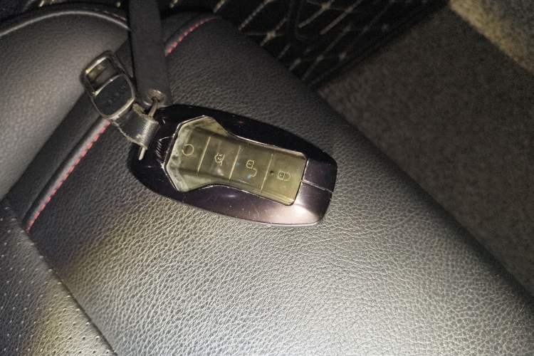 Used BYD Tang New Energy 2018 DM 2.0T All-Wheel Drive Smart Connectivity Luxury Model 7 Seats China V Emission Standard Vehicle Key