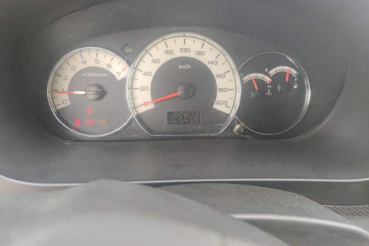 Used Wuling Hongguang 2014 1.5L S Luxury Model Odometer Close Up