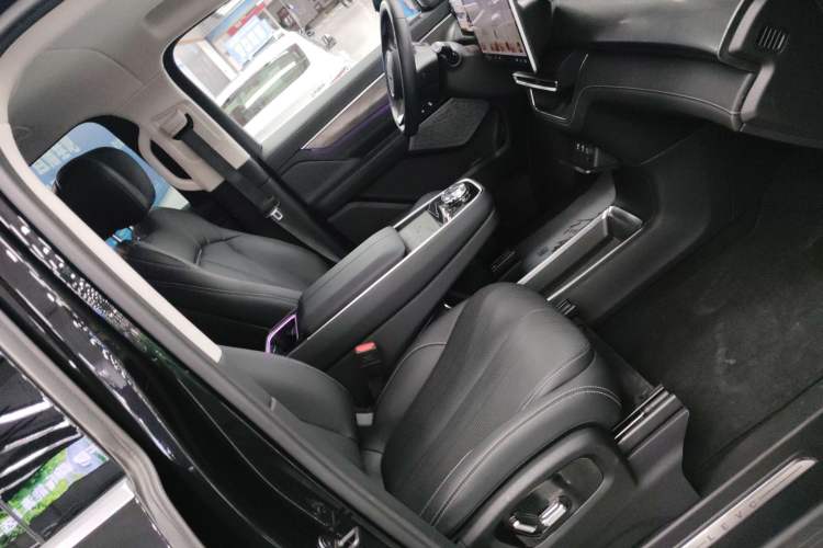 Used Geely Galaxy LEVC L380 2024 100 kWh 6-Seater Two-Wheel Drive Air
