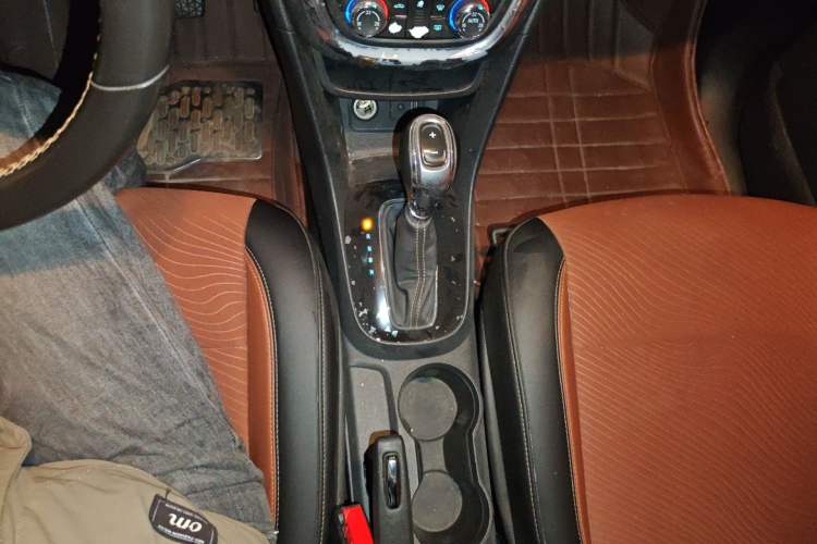 Used Buick Encore 2013 1.4T Automatic Two-Wheel Drive Elite Model Gear Lever