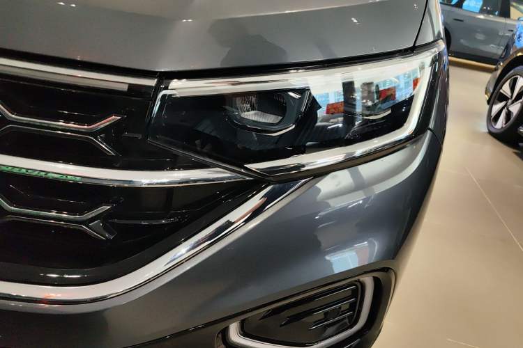 Used Volkswagen Tayron 2023 300TSI Two-Wheel-Drive Luxury Plus Advanced Edition
