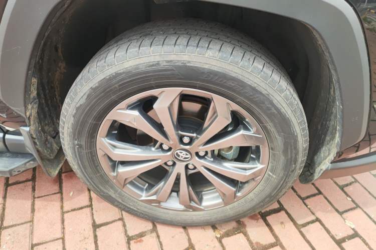 Used Toyota RAV4 2023 2.0L CVT Two-Wheel Drive Fashion Plus Edition Right Front Wheel Hub