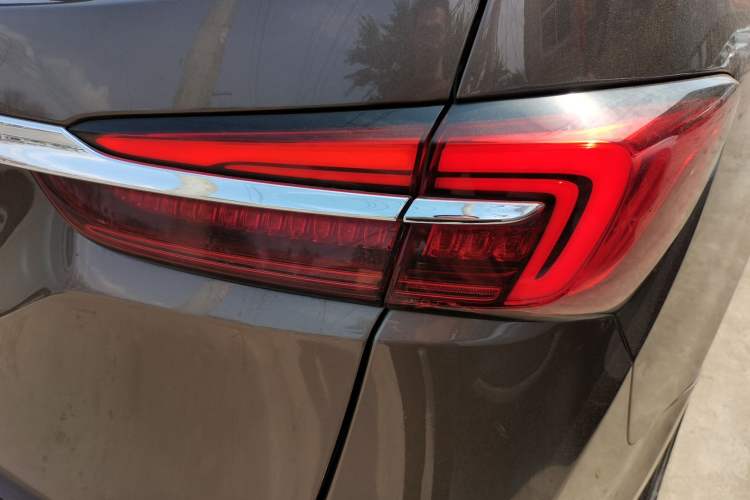 Used Buick GL8 2021 Land Cruiser Executive Class 652T Comfort Model Right Rear Taillight