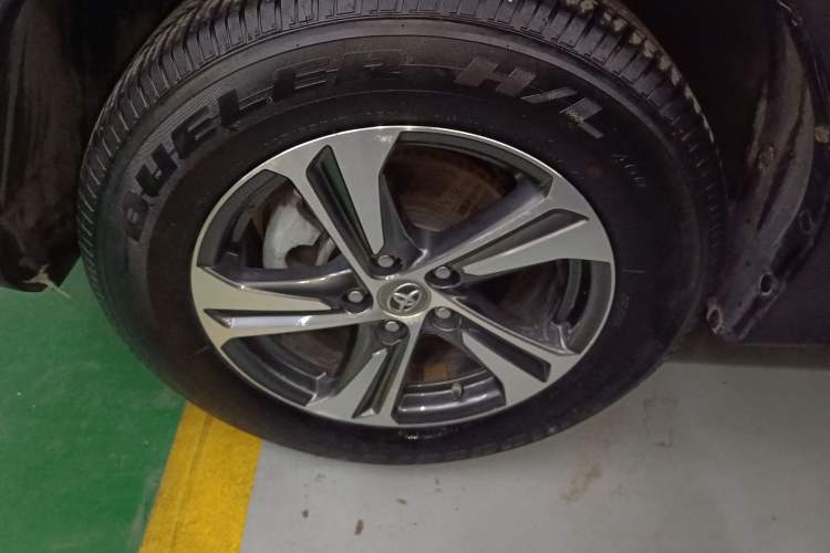 Used Toyota RAV4 2015 2.0L CVT Two-Wheel Drive Fashion Edition