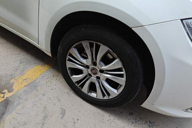 Used Fiat Viaggio 2015 1.4T Automatic Jingxiang Edition Right Front Wheel Hub