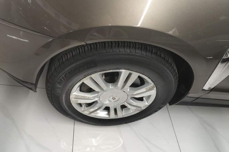 Used Cadillac SRX 2015 3.0L Comfort Version Left Front Wheel Hub