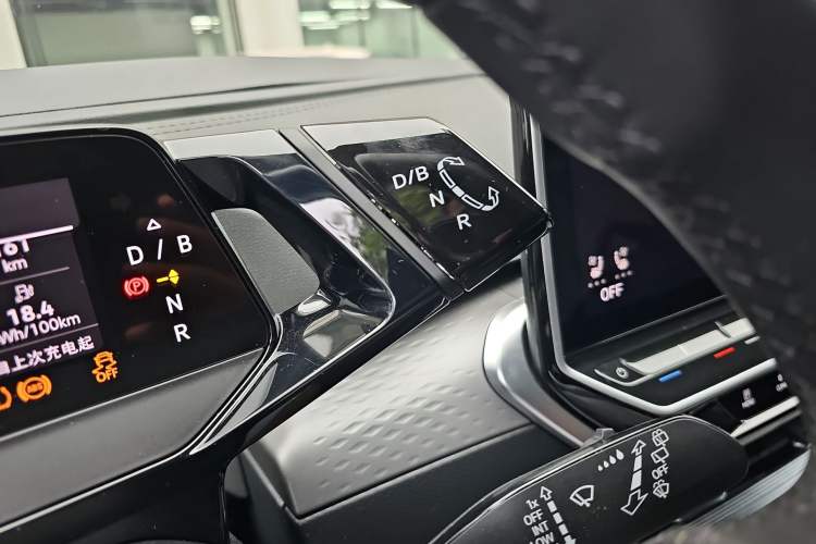 Used Volkswagen ID.6 X 2023 Upgraded Version Kinetic All-Wheel Drive Edition Gear Lever